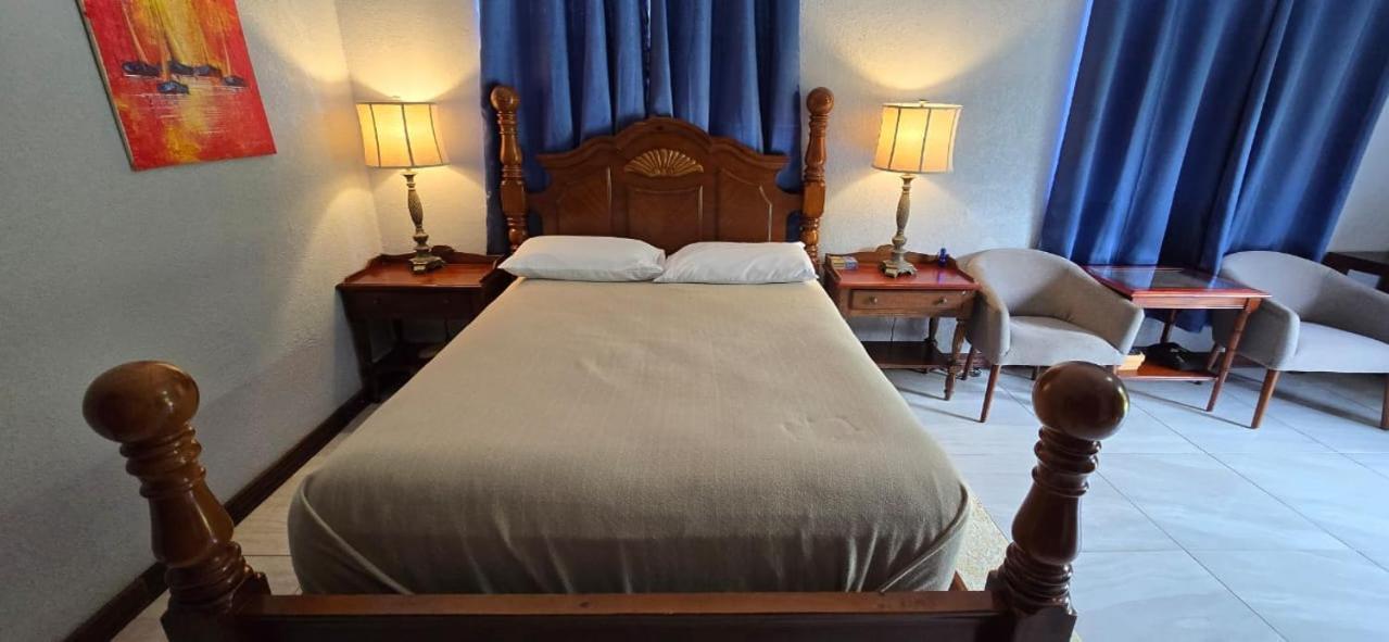 Tuquil-Ha Bed & Breakfast Ladyville Eksteriør bilde
